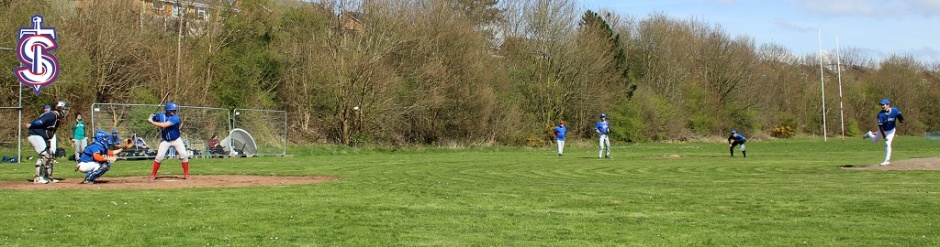 darbs-hitting-wide-shot.jpg